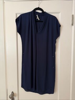 Classic V-Neck Cap Sleeve Dress in Navy
